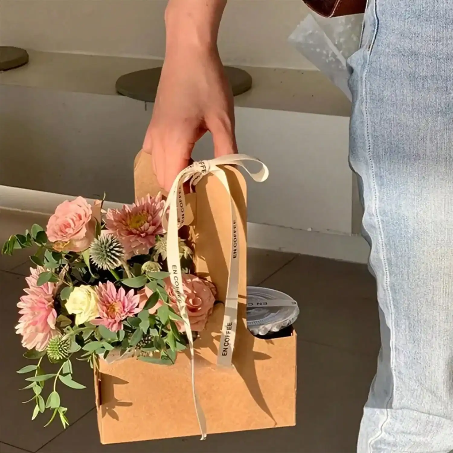 クラフト紙フラワーブーケギフトバッグ紙素材、ハンドルドリンク - Flower Wrap Kraft のレビューと価格