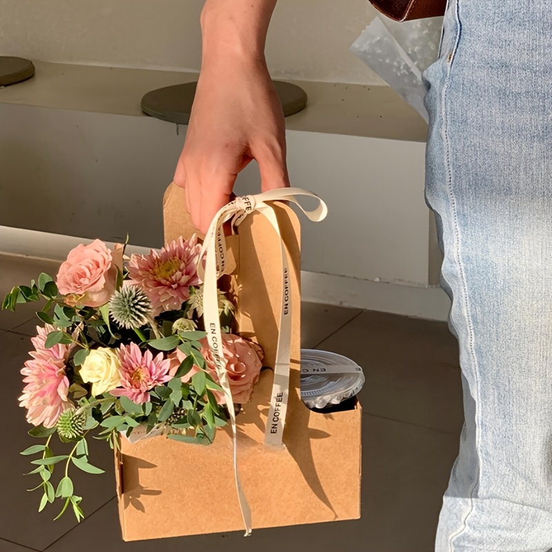 12個入り ピンククラフトフラワーギフトバッグ ハンドル付き - Flower Wrap Kraft のレビューと価格